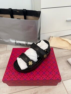 ‼️Tory burch Kira sport sandal size 7W!